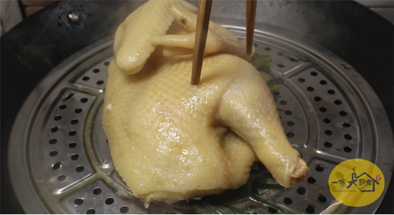 美食分享：广东人经典做法《隔水蒸鸡》健康美味详细做法