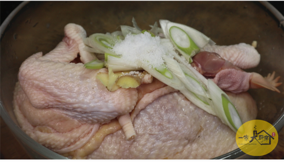 美食分享：广东人经典做法《隔水蒸鸡》健康美味详细做法